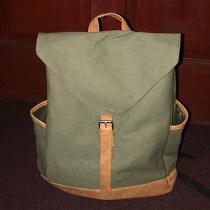 ‼️SOLD‼️Dsw army green backpack